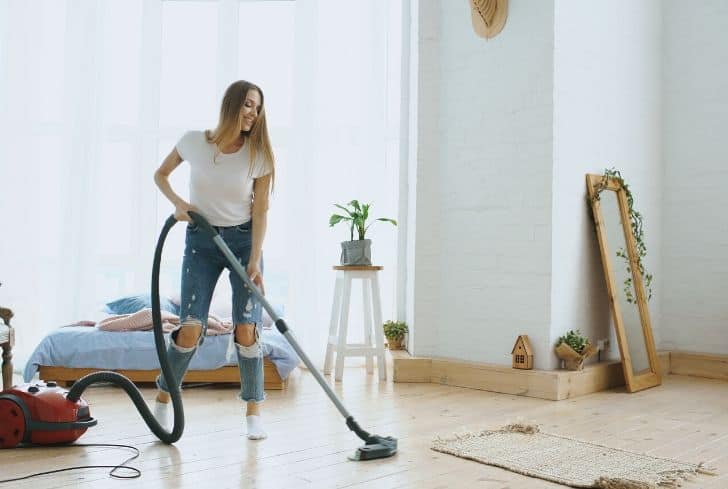 vacuum-cleaner-clean-room