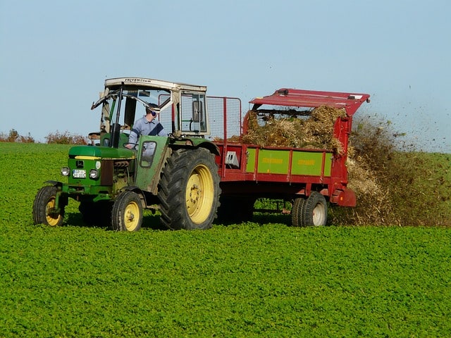 agriculture-tractor-fertilize-crap
