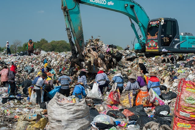 garbage-truck-landfill-waste