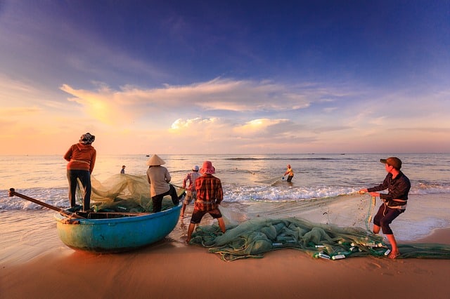 fishermen-fishing-sea-asia-vietnam