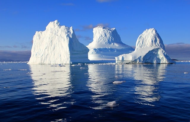 iceberg-water-sea-mirroring-nature-Greenland