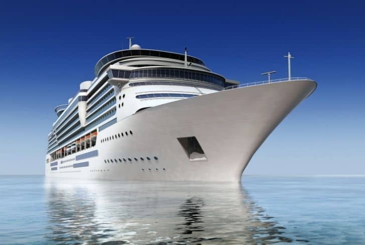 cruiseship-in-ocean