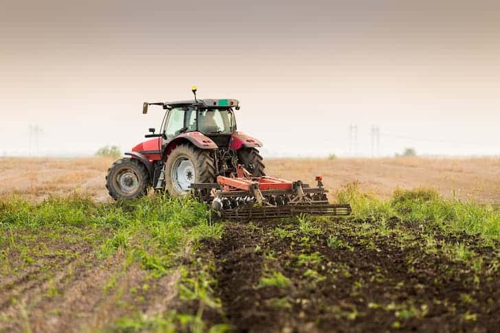 photo-tractor-plowing-a-field