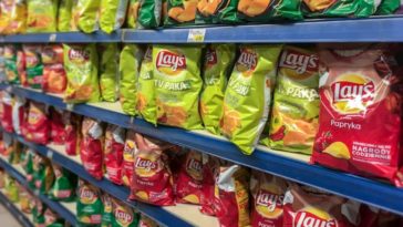 photo-lays-chips-on-store-shelves