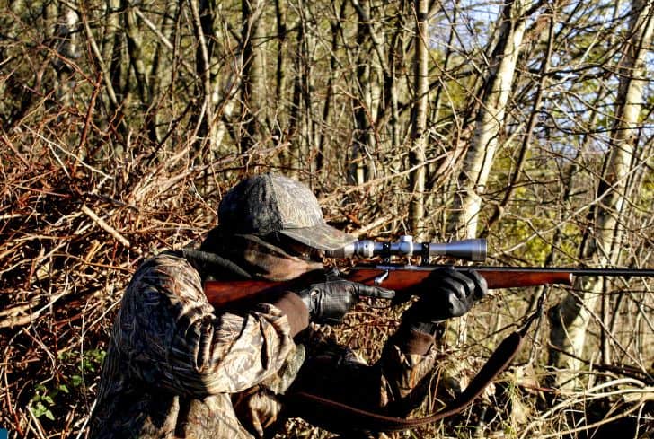 hunter-aiming-for-shot